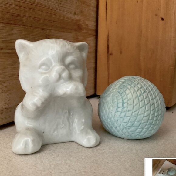 Cat & Yarn | Salt & Pepper | Adorable Kitsch Kitty Set of Kitchenware - Picture 11 of 11